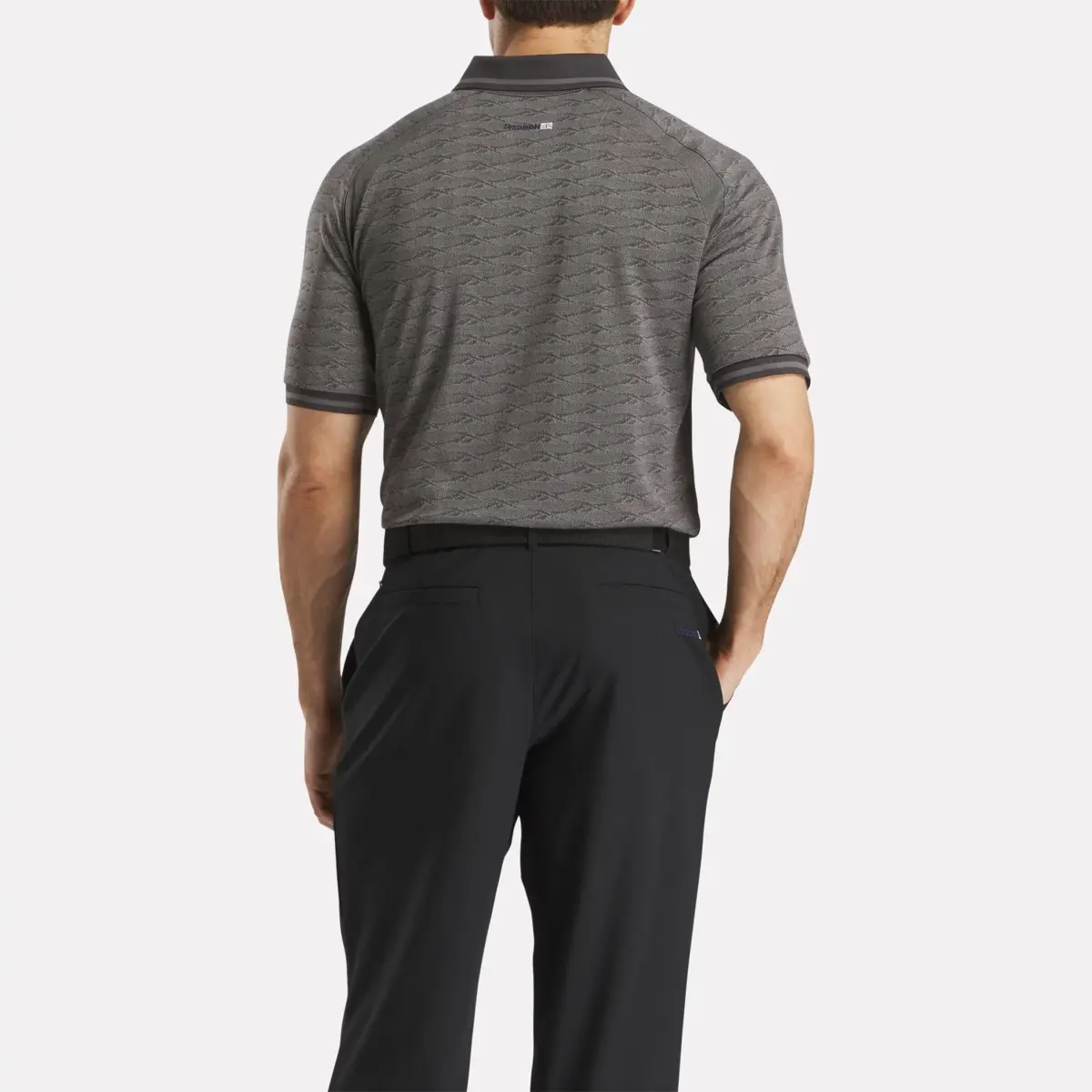 Herren-Poloshirt mit kurzen Ärmeln, tonalem Vector-Jacquard und geripptem Kragen Herren-Poloshirt mit kurzen Ärmeln, tonalem Vector-Jacquard und geripptem Kragen
