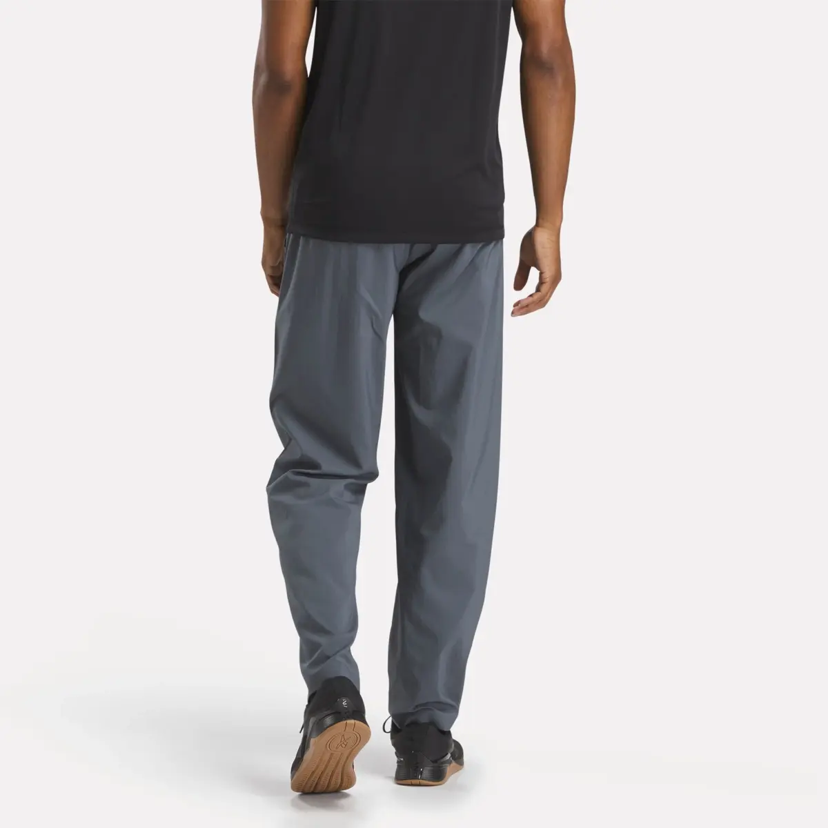 Herren Trainingshose aus gewebtem Material ohne Futter Herren Trainingshose aus gewebtem Material ohne Futter