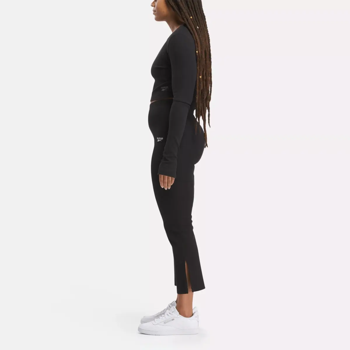 Klassische Basics für die Garderobe der Frau Langärmliges T-Shirt