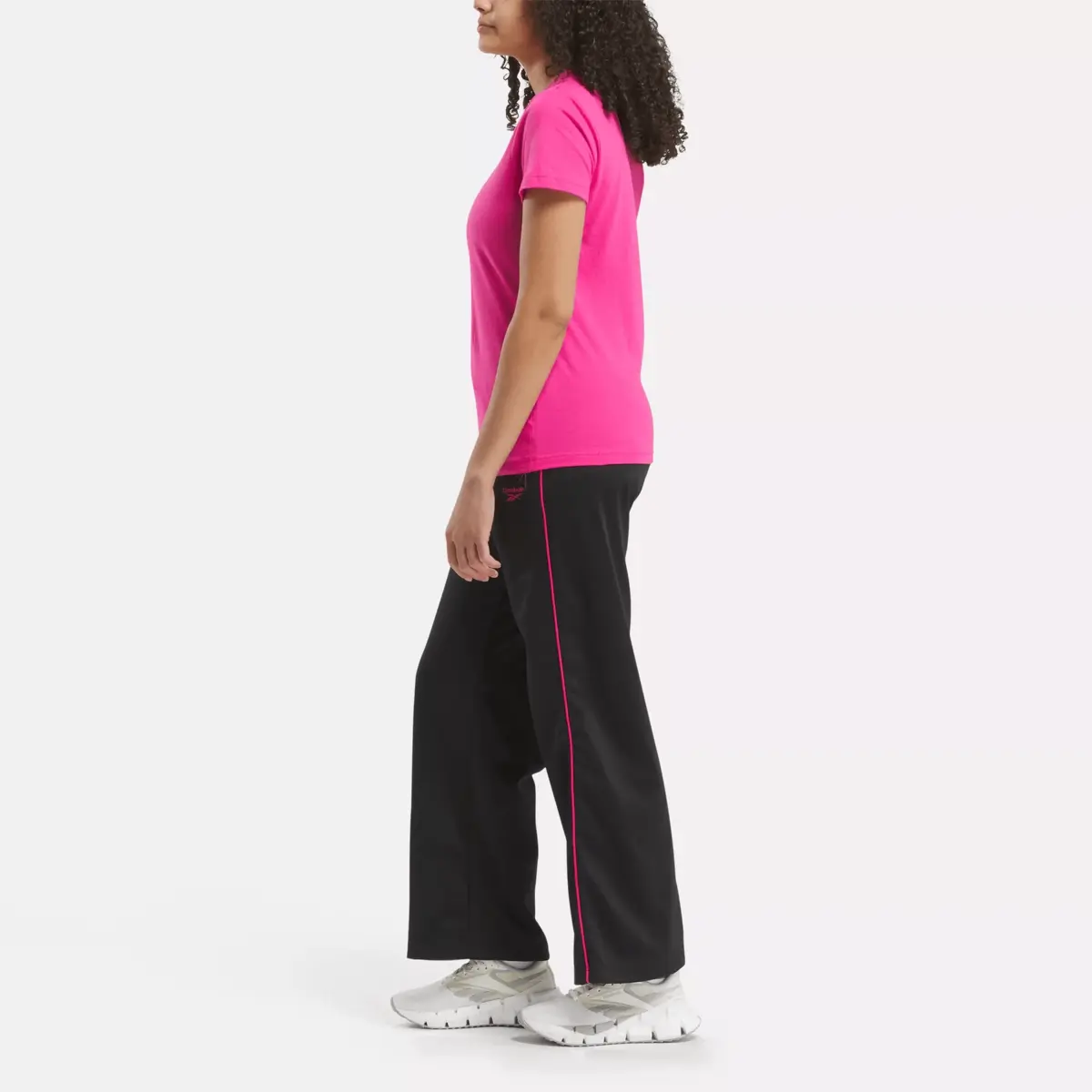 klassisches t shirt mit kleinem logo fr damen 2 - Klassisches T-Shirt mit kleinem Logo f&uuml;r Damen