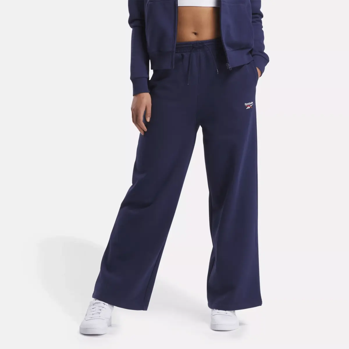 Reebok Identity Fleece-Hose mit kleinem Logo und weitem Bein für Damen Reebok Identity Fleece-Hose mit kleinem Logo und weitem Bein für Damen