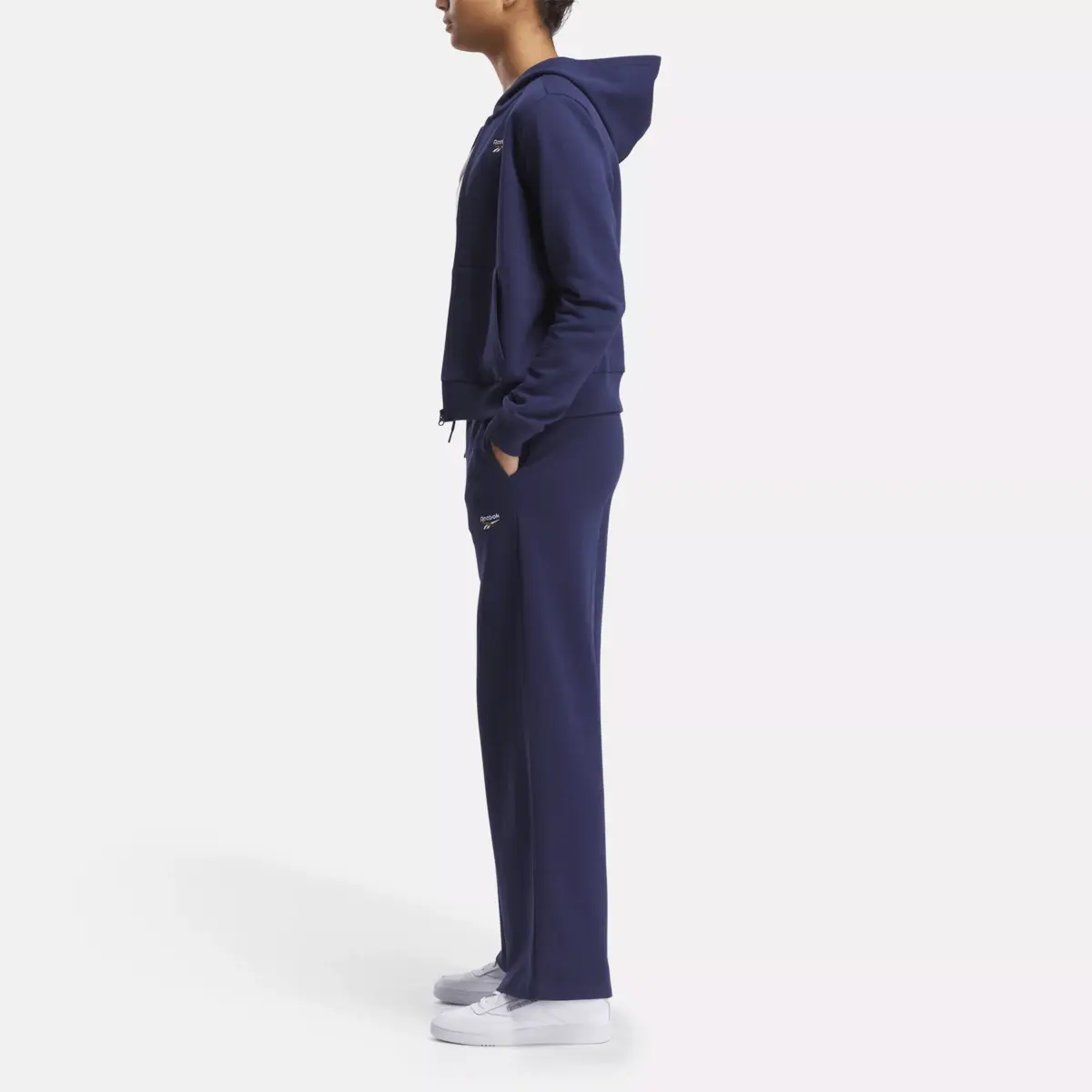 Reebok Identity Fleece-Hose mit kleinem Logo und weitem Bein für Damen Reebok Identity Fleece-Hose mit kleinem Logo und weitem Bein für Damen