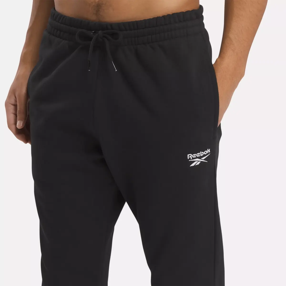 Reebok Identity Fleece-Jogginghose für Herren mit kleinem Logo Reebok Identity Fleece-Jogginghose für Herren mit kleinem Logo