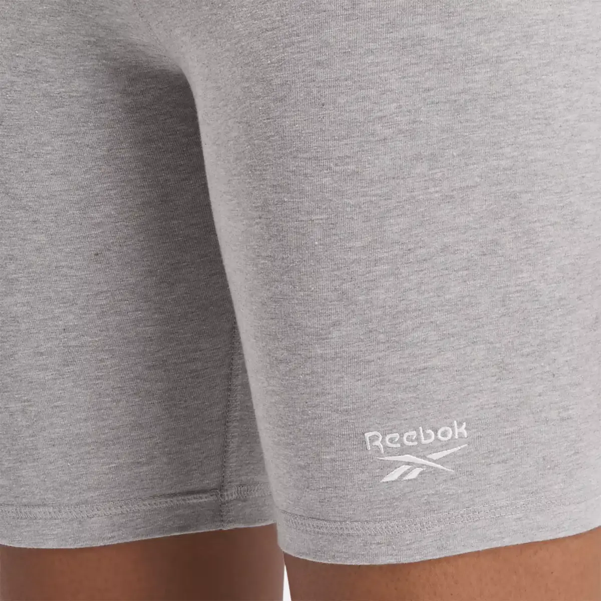 Reebok Identity Small Logo Cotton Bike Short 7″ für Damen Reebok Identity Small Logo Cotton Bike Short 7″ für Damen